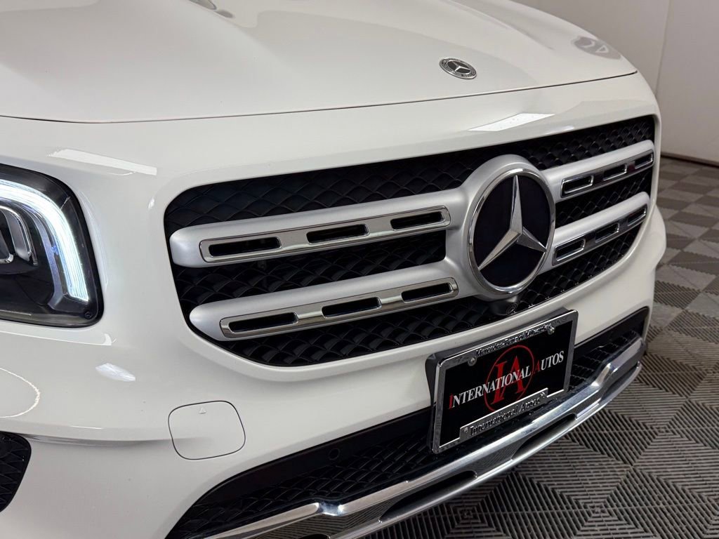 Used 2022 Mercedes-Benz GLB 250 4MATIC w/ Premium Package Lite image 11