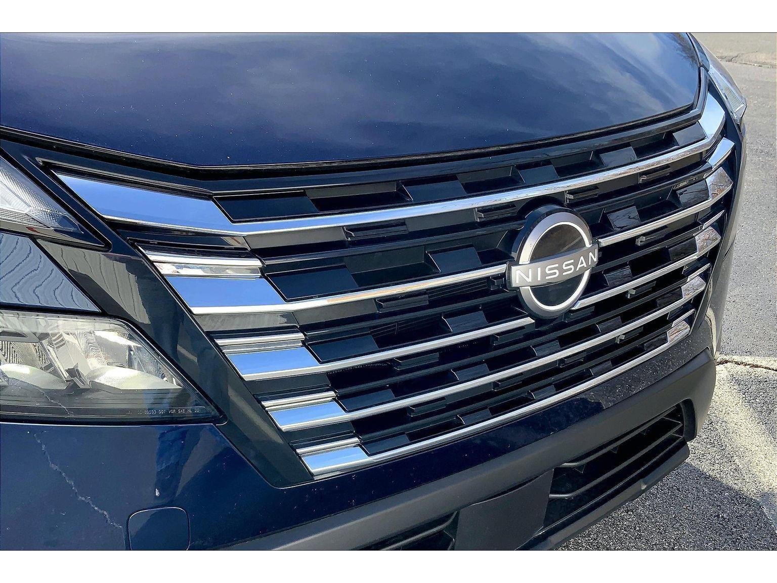 Used 2025 Nissan Rogue SV image 27