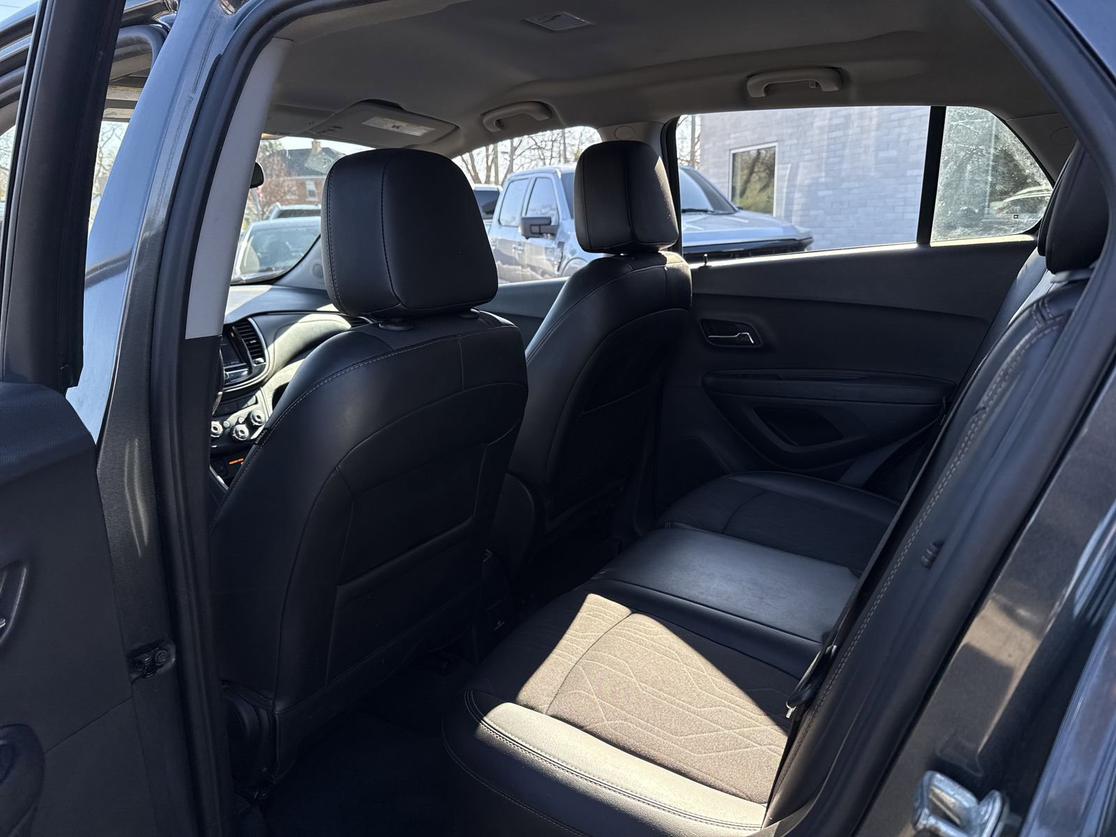 Used 2020 Chevrolet Trax LT w/ LT Convenience Package FWD image 23