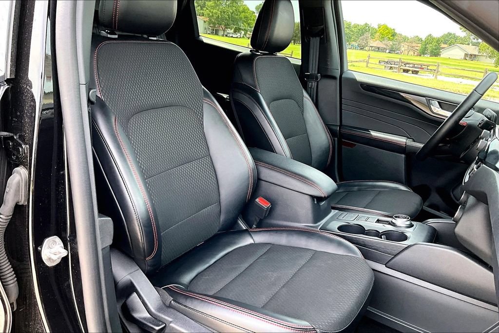 Used 2025 Ford Escape ST-Line AWD/4WD image 7