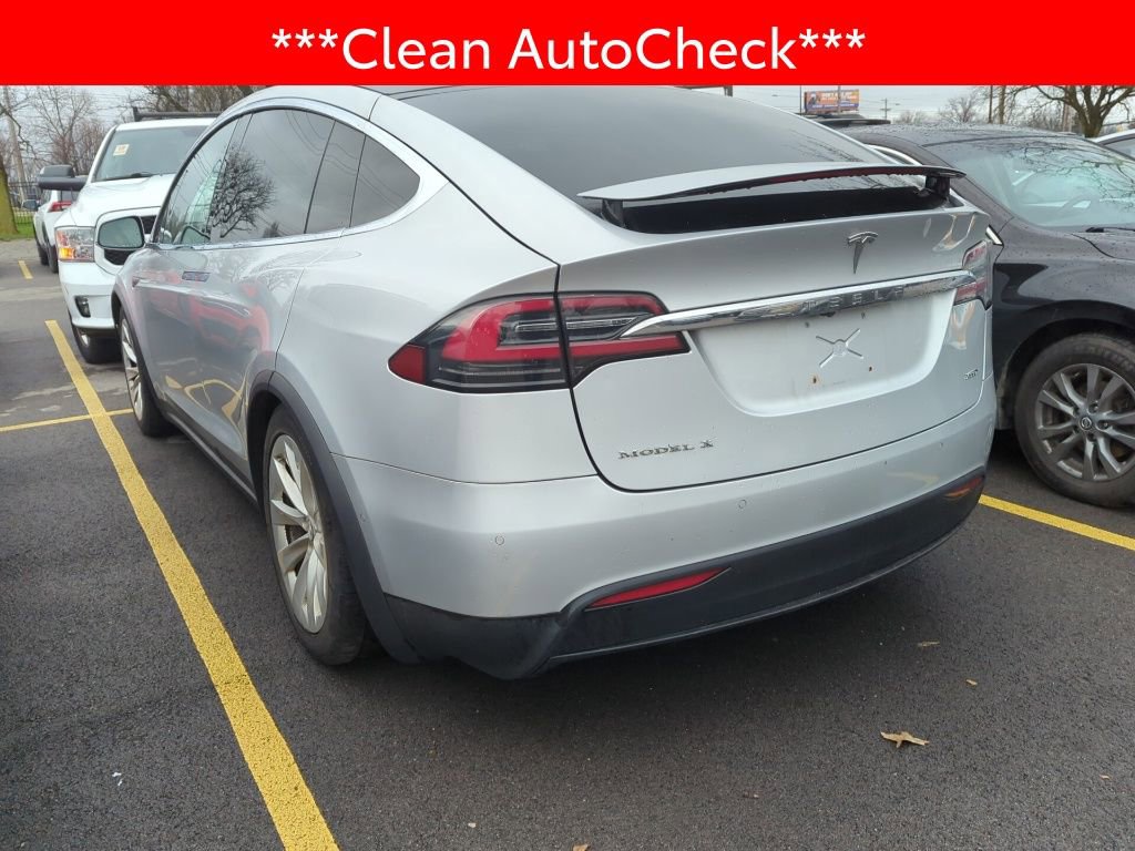 Used 2016 Tesla Model X 60D image 4
