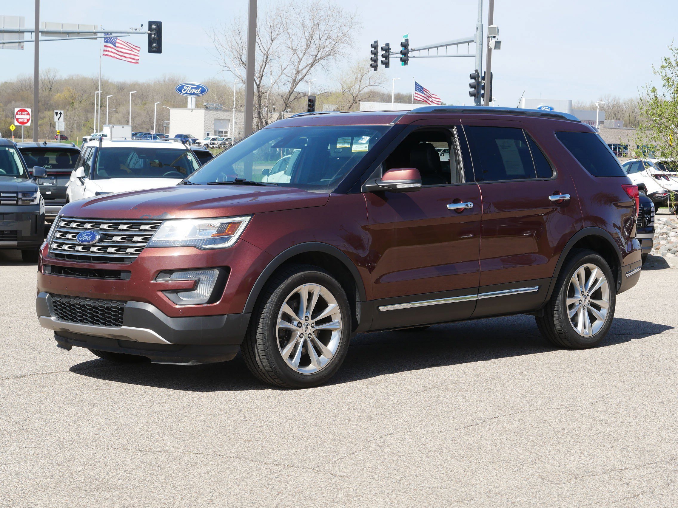 Used 2018 Ford Explorer Limited w/ Equipment Group 301A AWD/4WD image 2