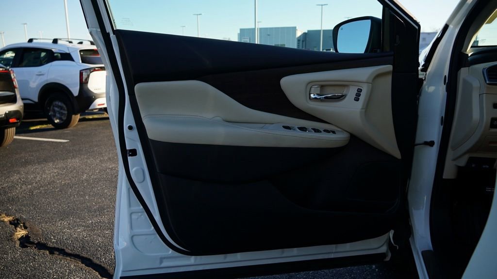 Used 2024 Nissan Murano Platinum w/ Cargo Package image 13