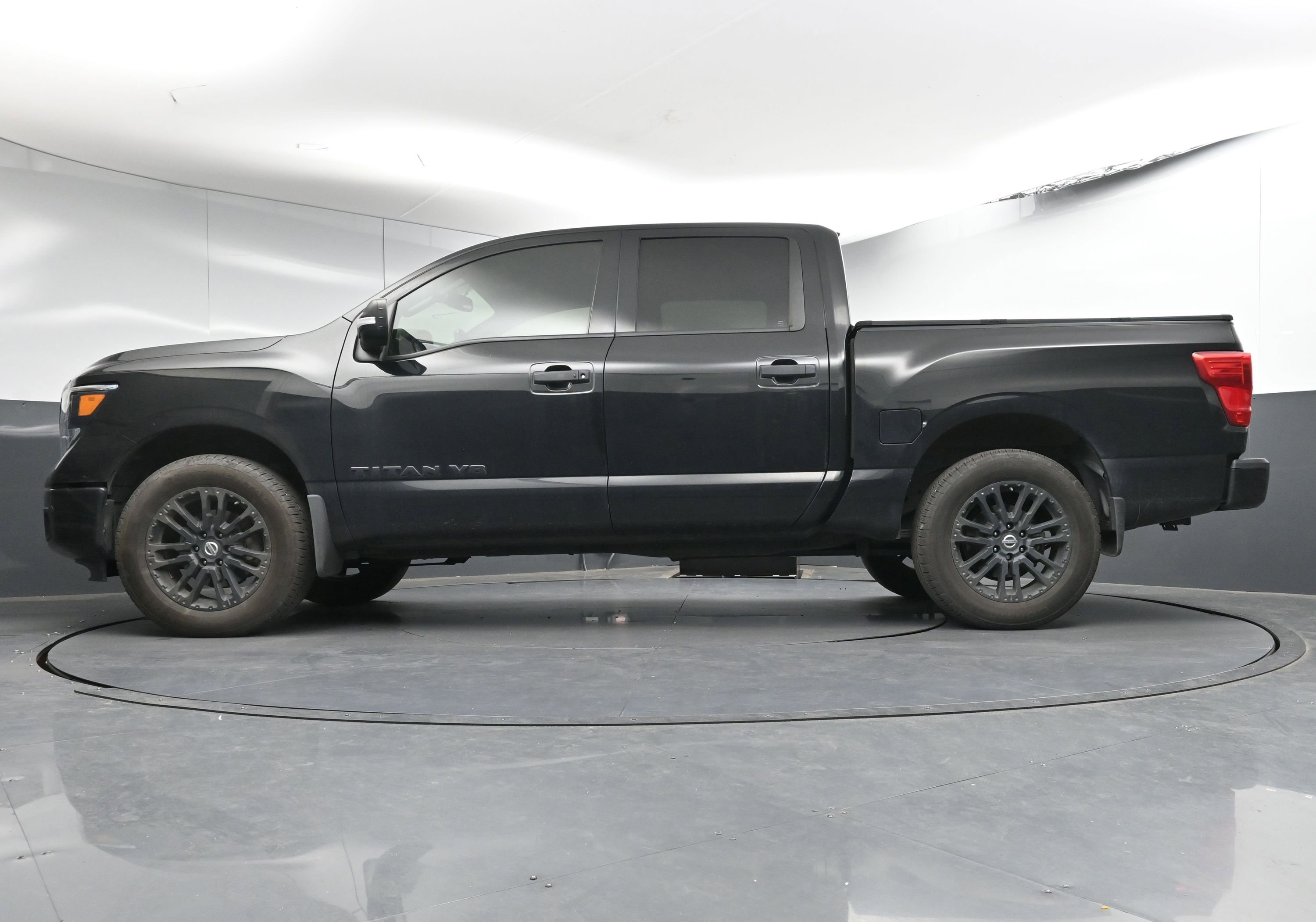 Used 2019 Nissan Titan SV w/ SV Convenience Package image 28