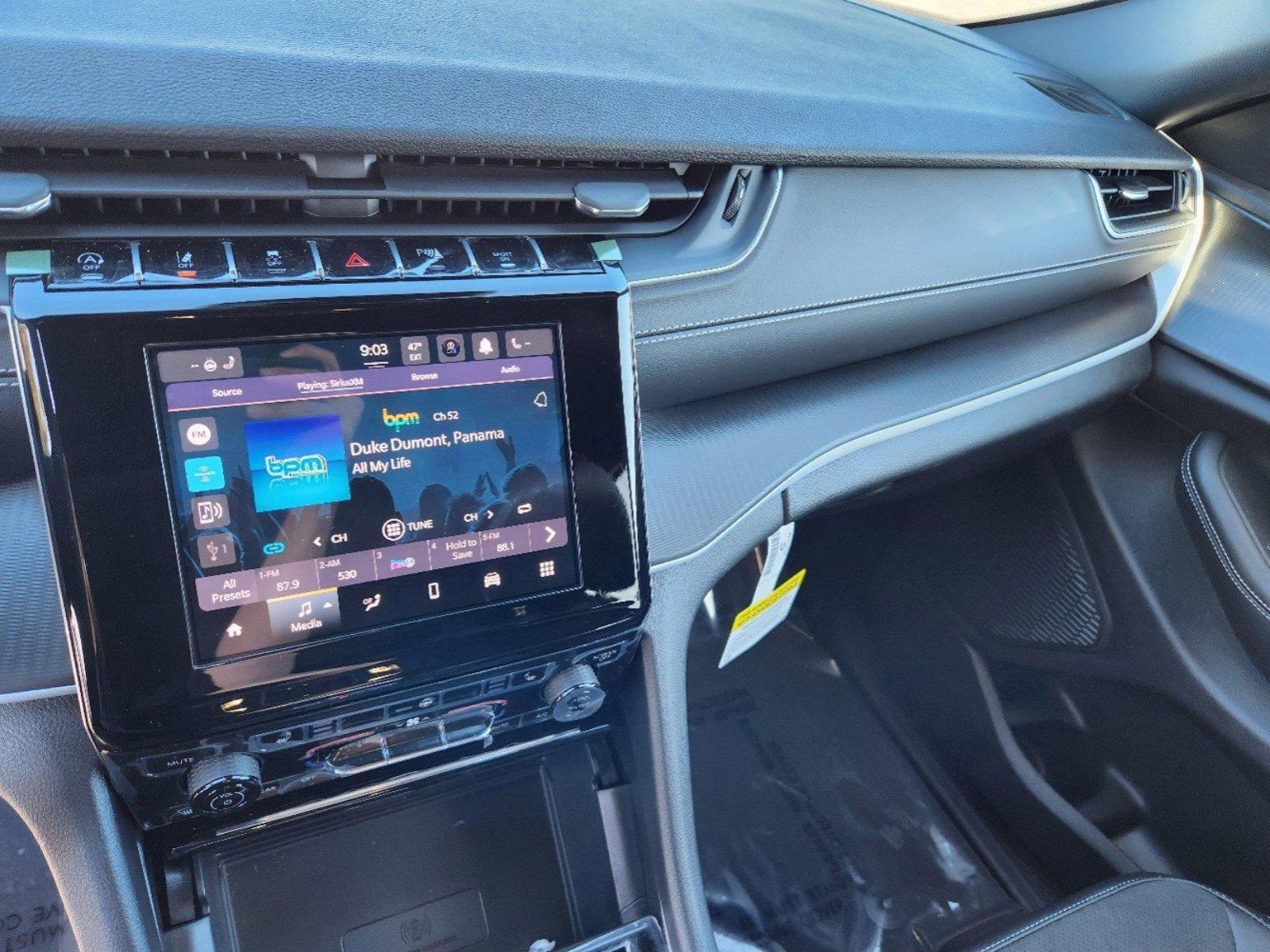 New 2025 Jeep Grand Cherokee Altitude image 8