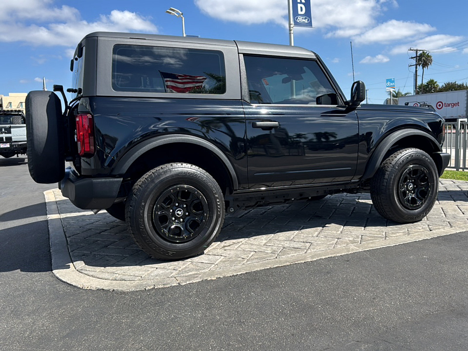Used 2025 Ford Bronco 2-Door AWD/4WD image 2