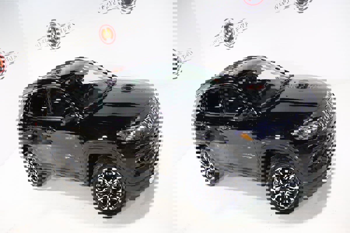 Used 2022 Jeep Compass Limited image 11