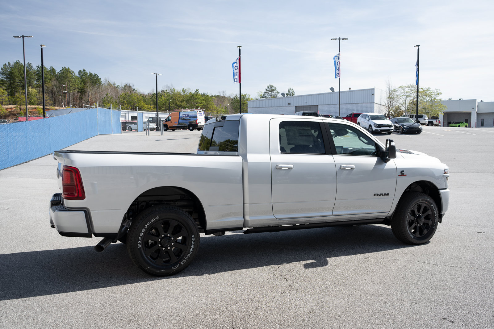 New 2026 RAM 2500 Laramie AWD/4WD image 10