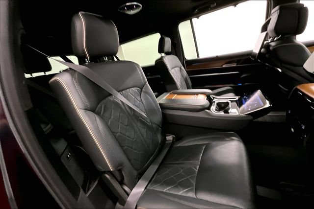 Used 2025 Jeep Grand Wagoneer L Series III w/ Rear-Seat Entertainment Group AWD/4WD image 25