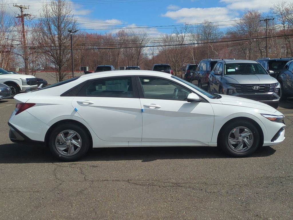 Certified 2026 Hyundai Elantra SE FWD image 2