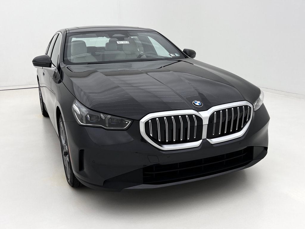 Used 2027 BMW 530i xDrive w/ Premium Package AWD/4WD image 3