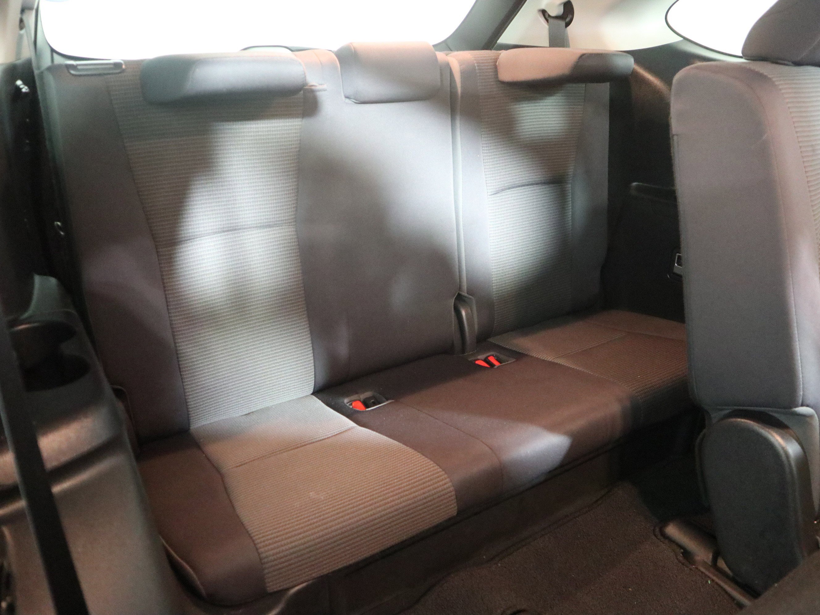 Used 2020 Toyota Highlander LE image 22