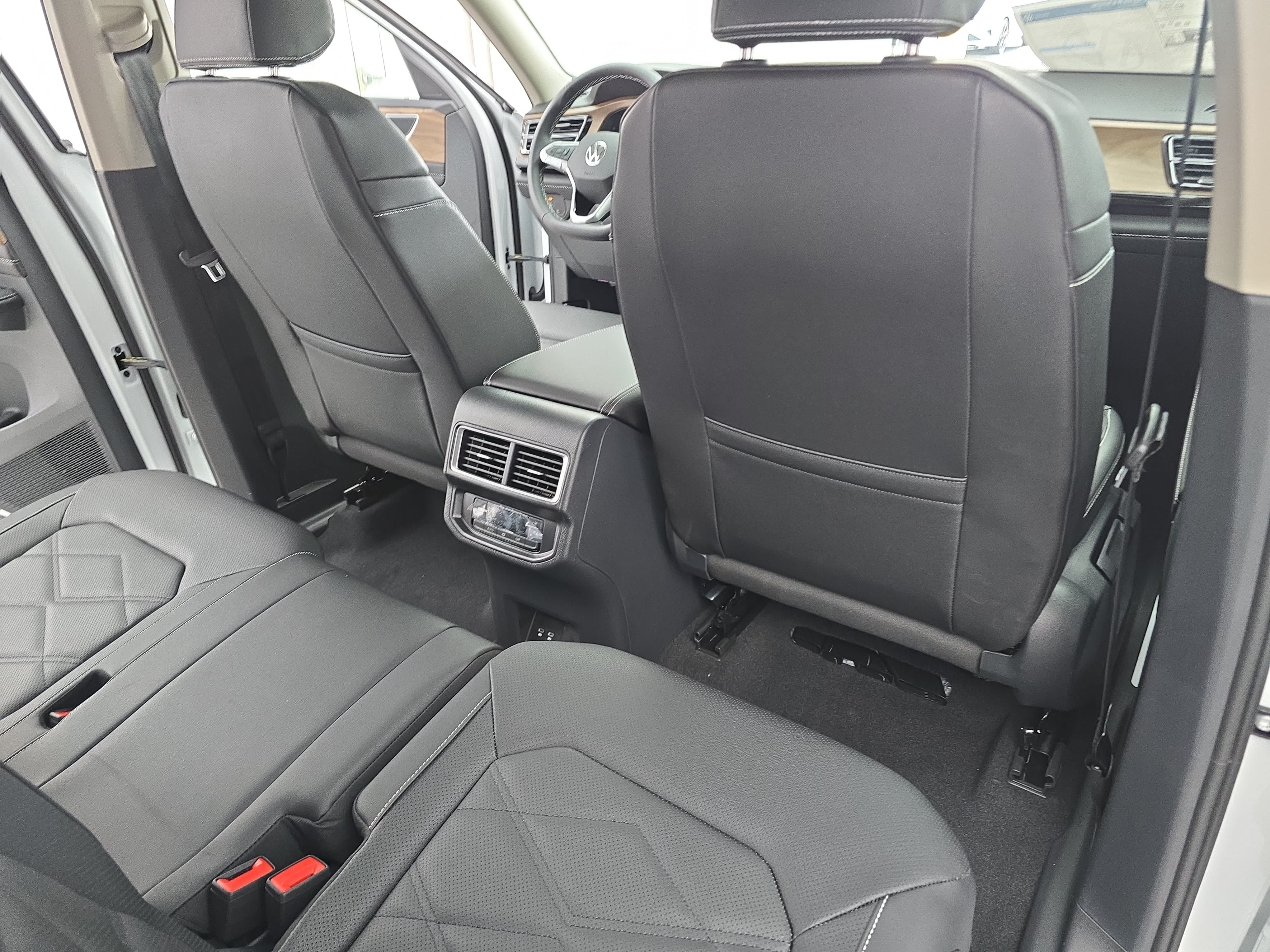 New 2026 Volkswagen Atlas SE FWD image 11