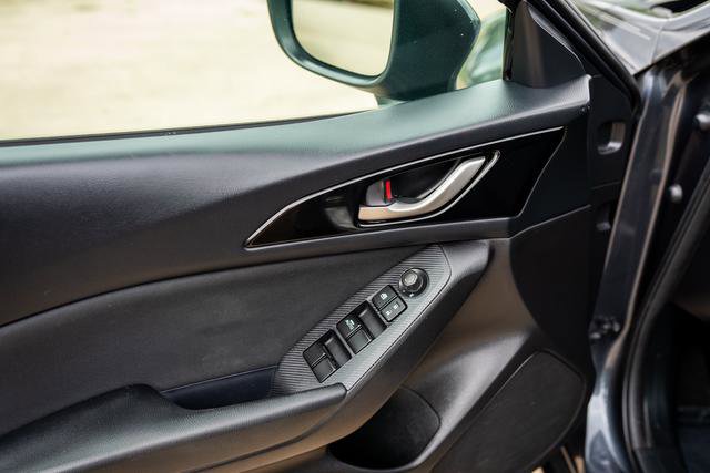 Used 2015 MAZDA MAZDA3 i Sport image 29