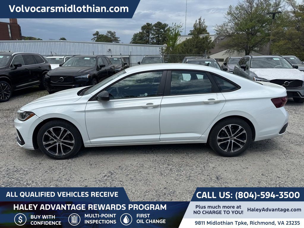 Used 2025 Volkswagen Jetta Sport image 1