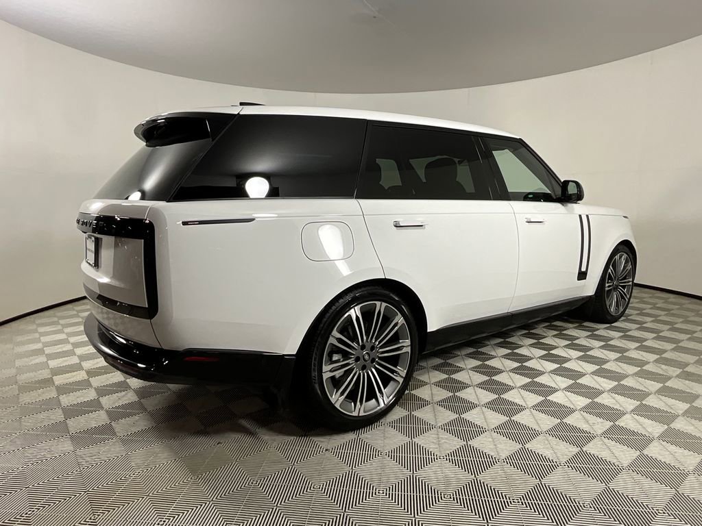 Used 2025 Land Rover Range Rover Long Wheelbase SE AWD/4WD image 4