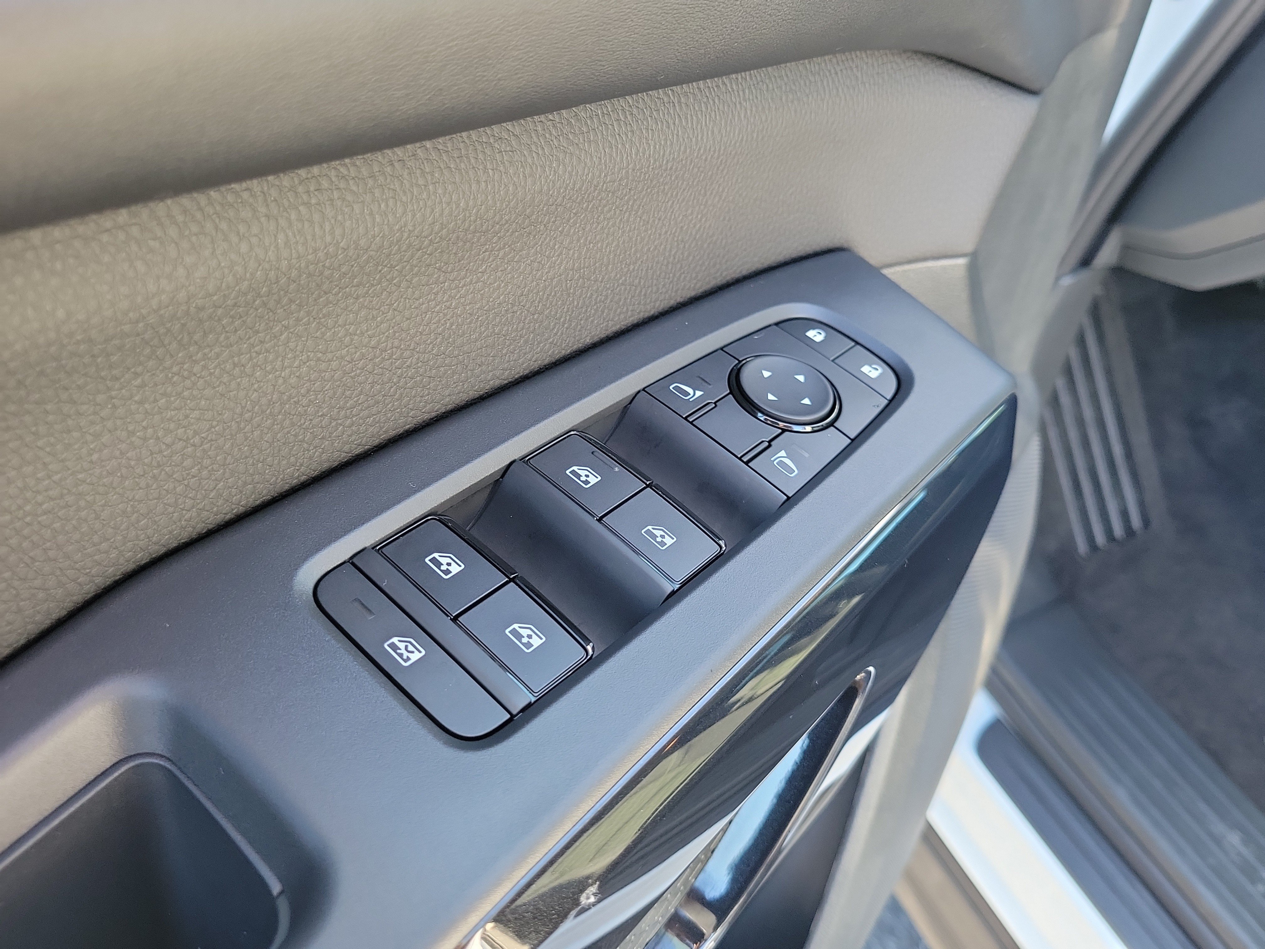 Certified 2026 Nissan Pathfinder SV FWD image 17