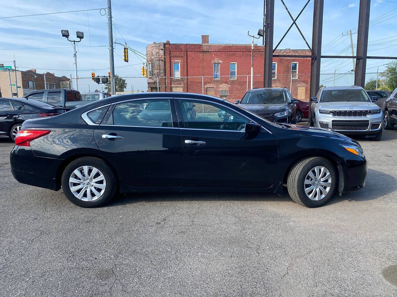 Used 2017 Nissan Altima 2.5 S w/ Power Driver Seat Package FWD image 32