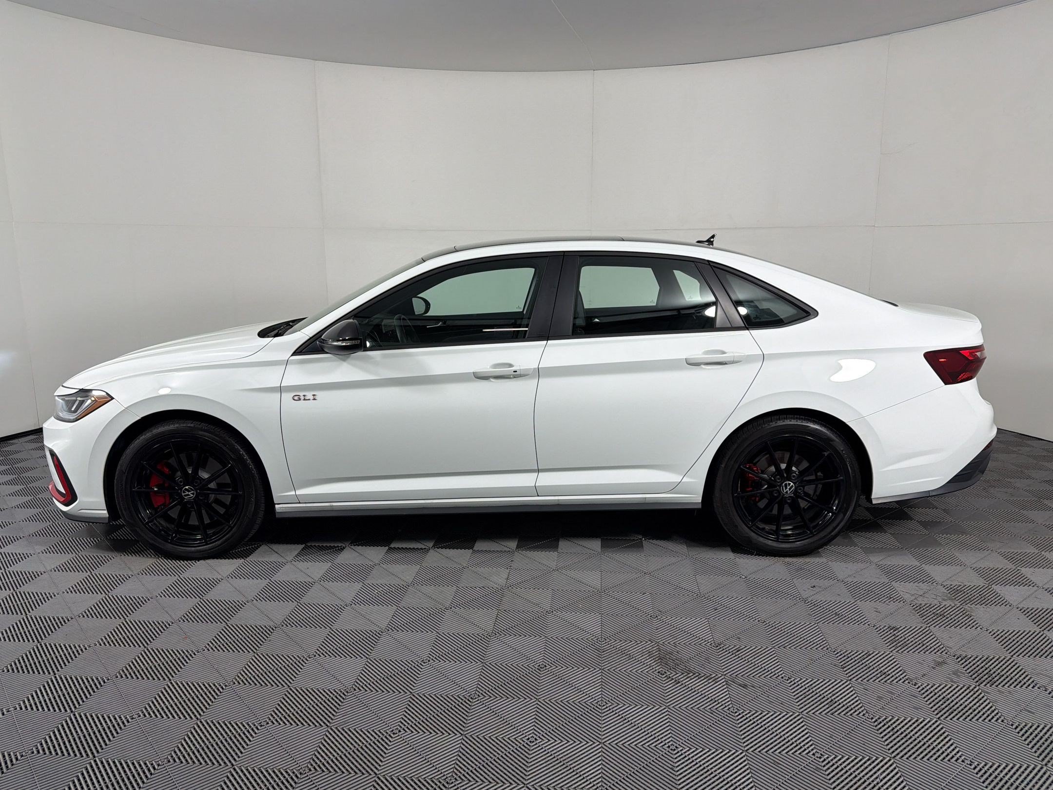 Used 2026 Volkswagen Jetta GLI Autobahn FWD image 2