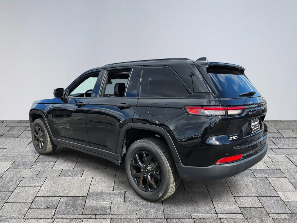 Certified 2025 Jeep Grand Cherokee Altitude image 5