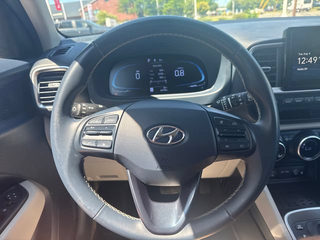 Used 2023 Hyundai Venue Limited FWD image 17