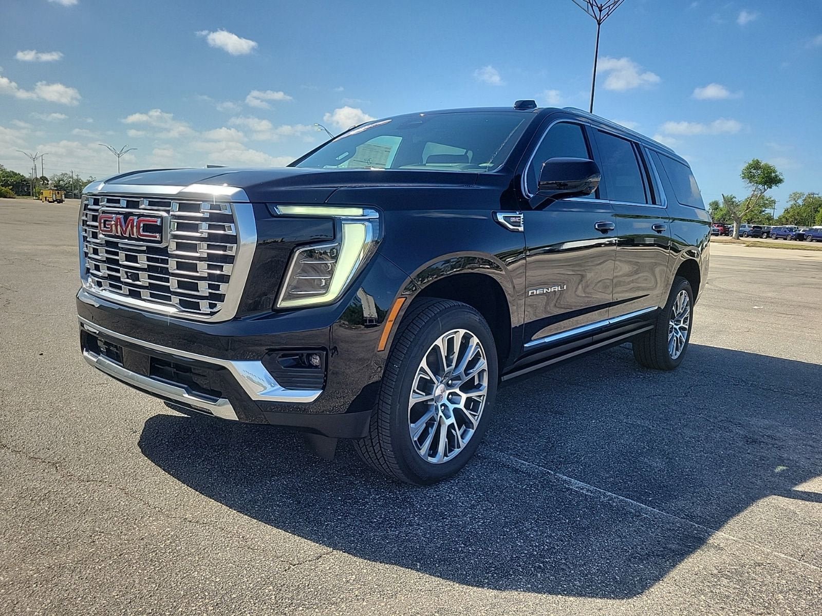 New 2026 GMC Yukon XL Denali video 2