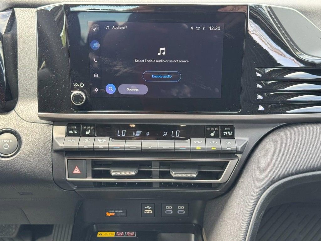 Used 2025 Toyota Camry LE w/ Convenience Package image 14