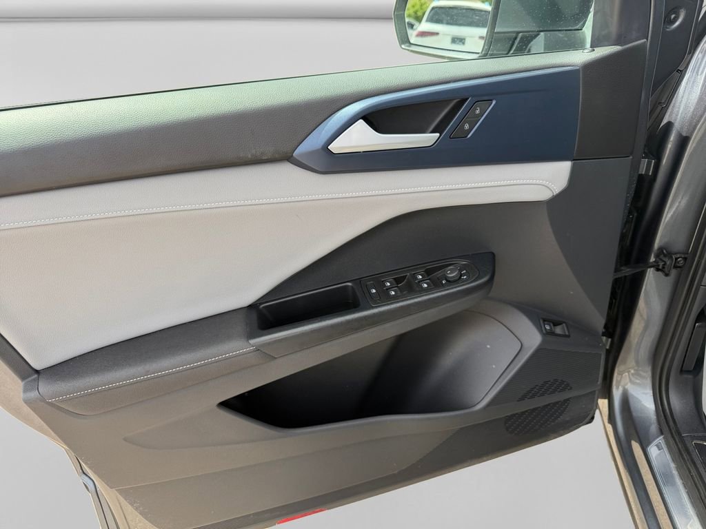 Used 2024 Volkswagen Taos SE image 14