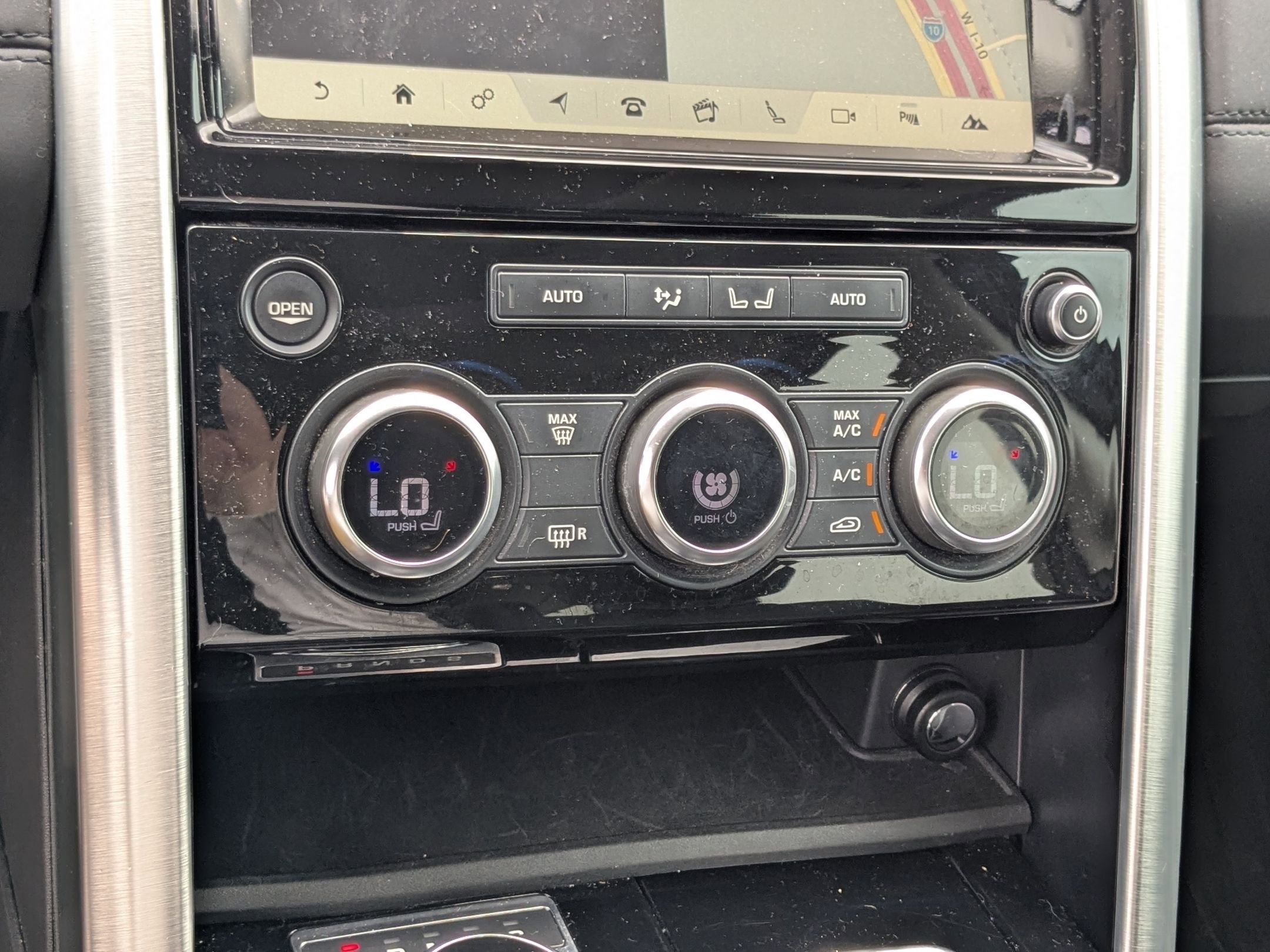 Used 2018 Land Rover Discovery HSE AWD/4WD image 18