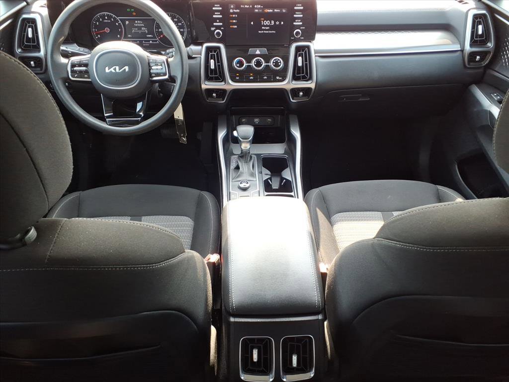 Used 2023 Kia Sorento LX image 17
