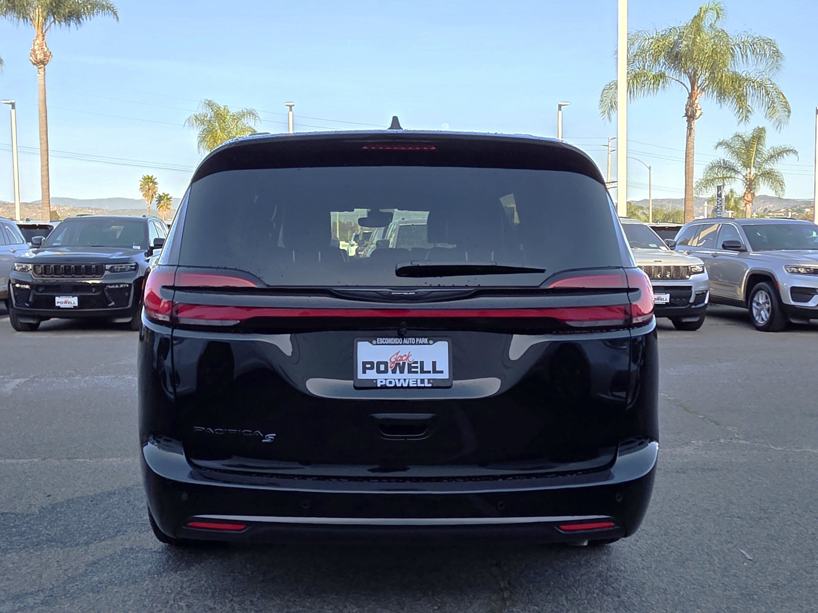 New 2026 Chrysler Pacifica Select w/ S Appearance Package image 4