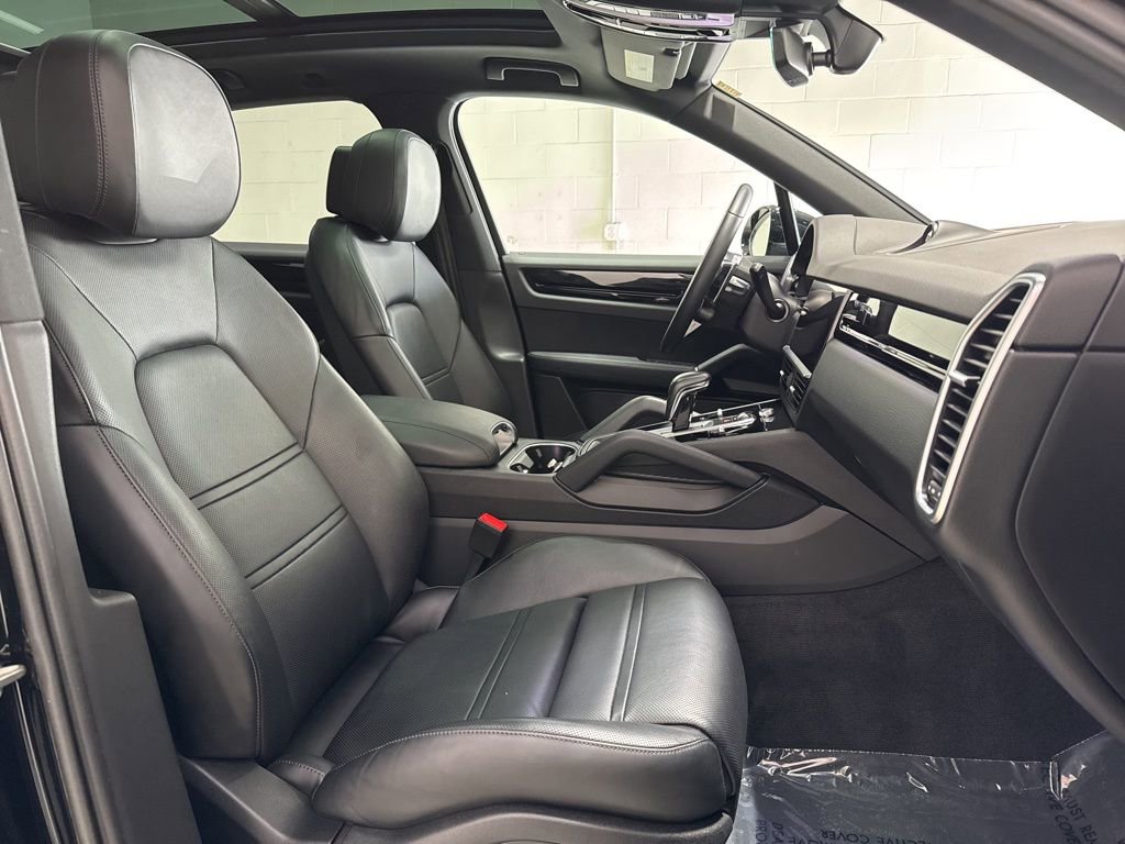 Used 2023 Porsche Cayenne w/ Premium Package AWD/4WD image 34
