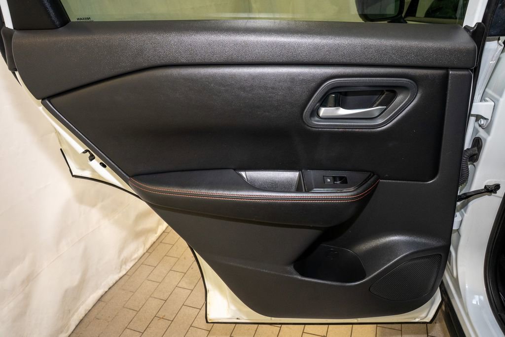 Certified 2025 Nissan Rogue SV image 10