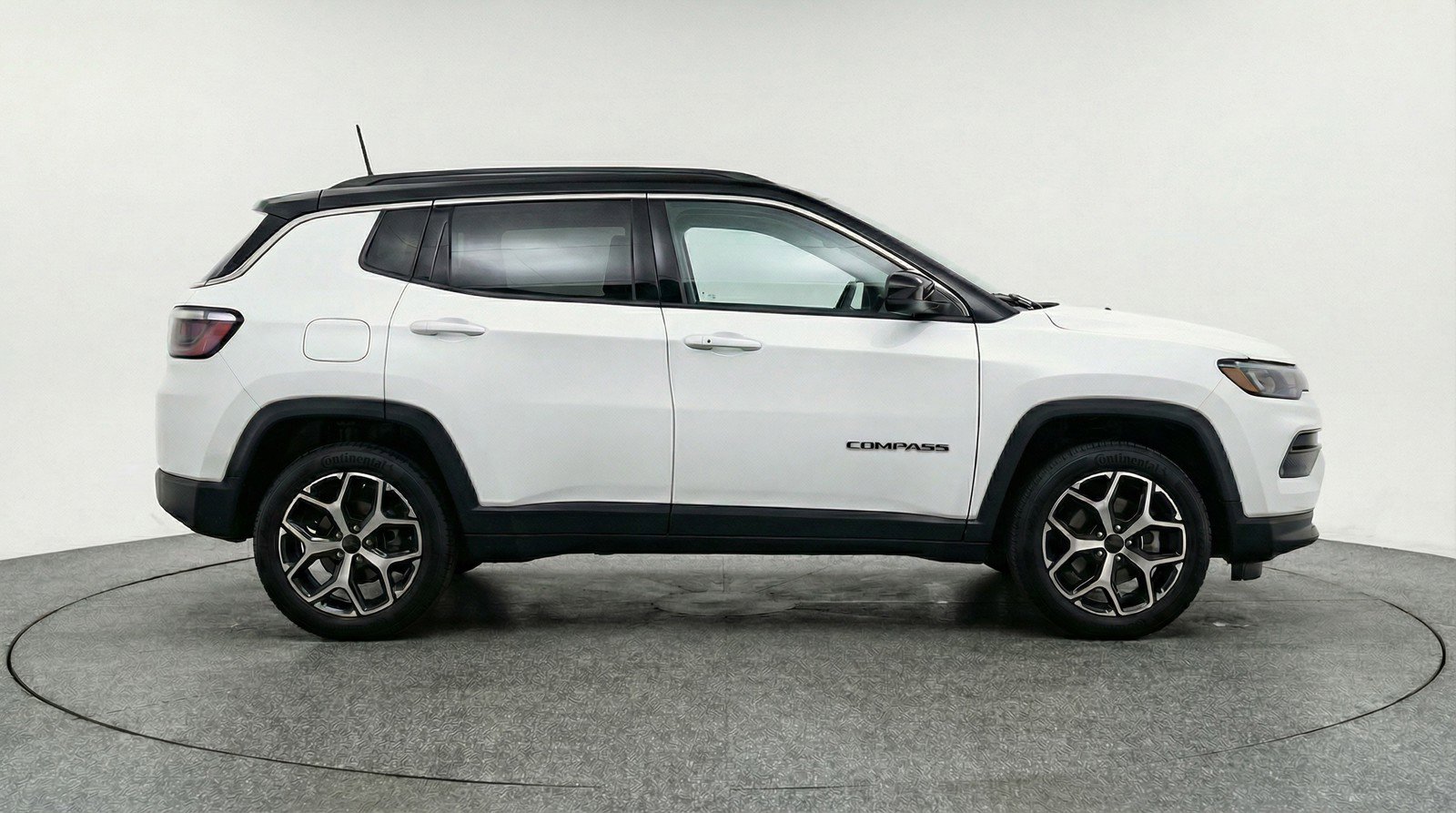 Used 2025 Jeep Compass Limited image 11