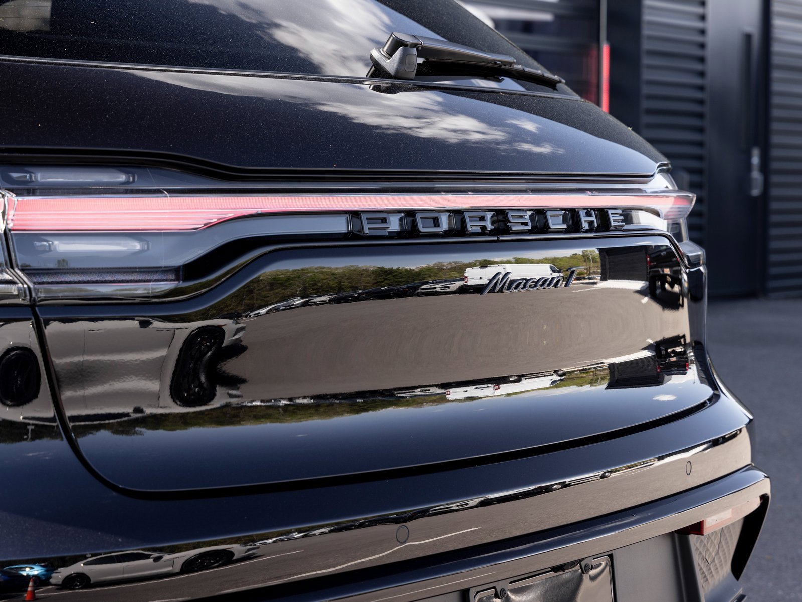Used 2025 Porsche Macan Turbo image 12