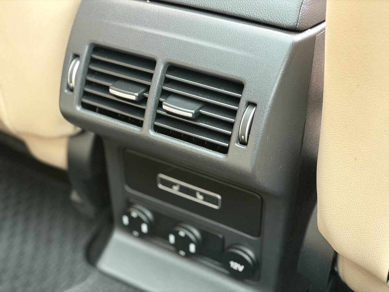 Used 2018 Jaguar F-PACE Premium image 19