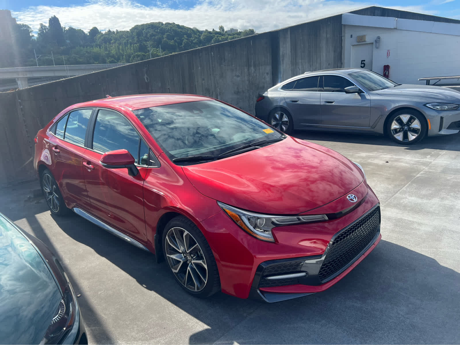 Used 2021 Toyota Corolla SE FWD image 2
