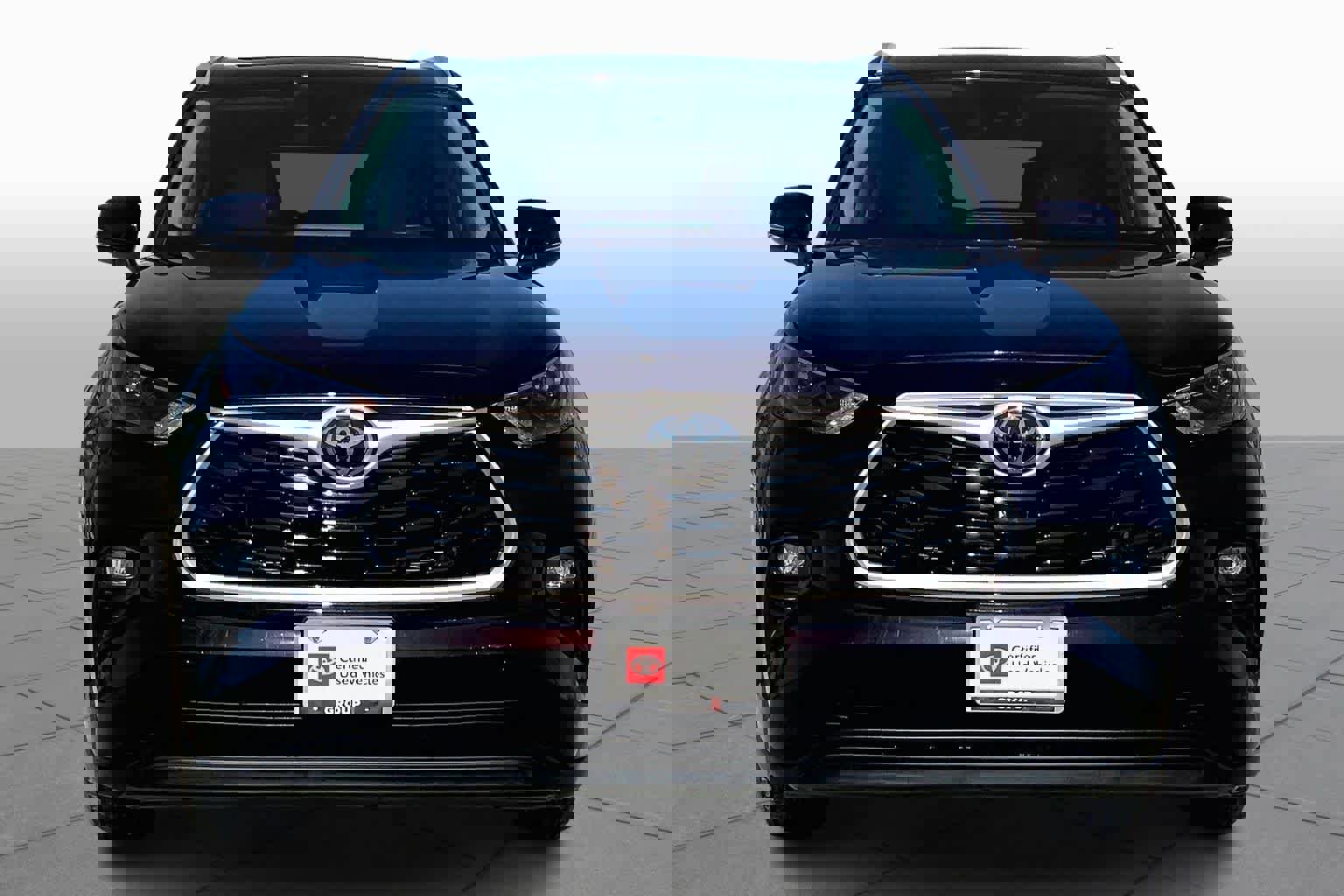 Used 2022 Toyota Highlander XLE image 4