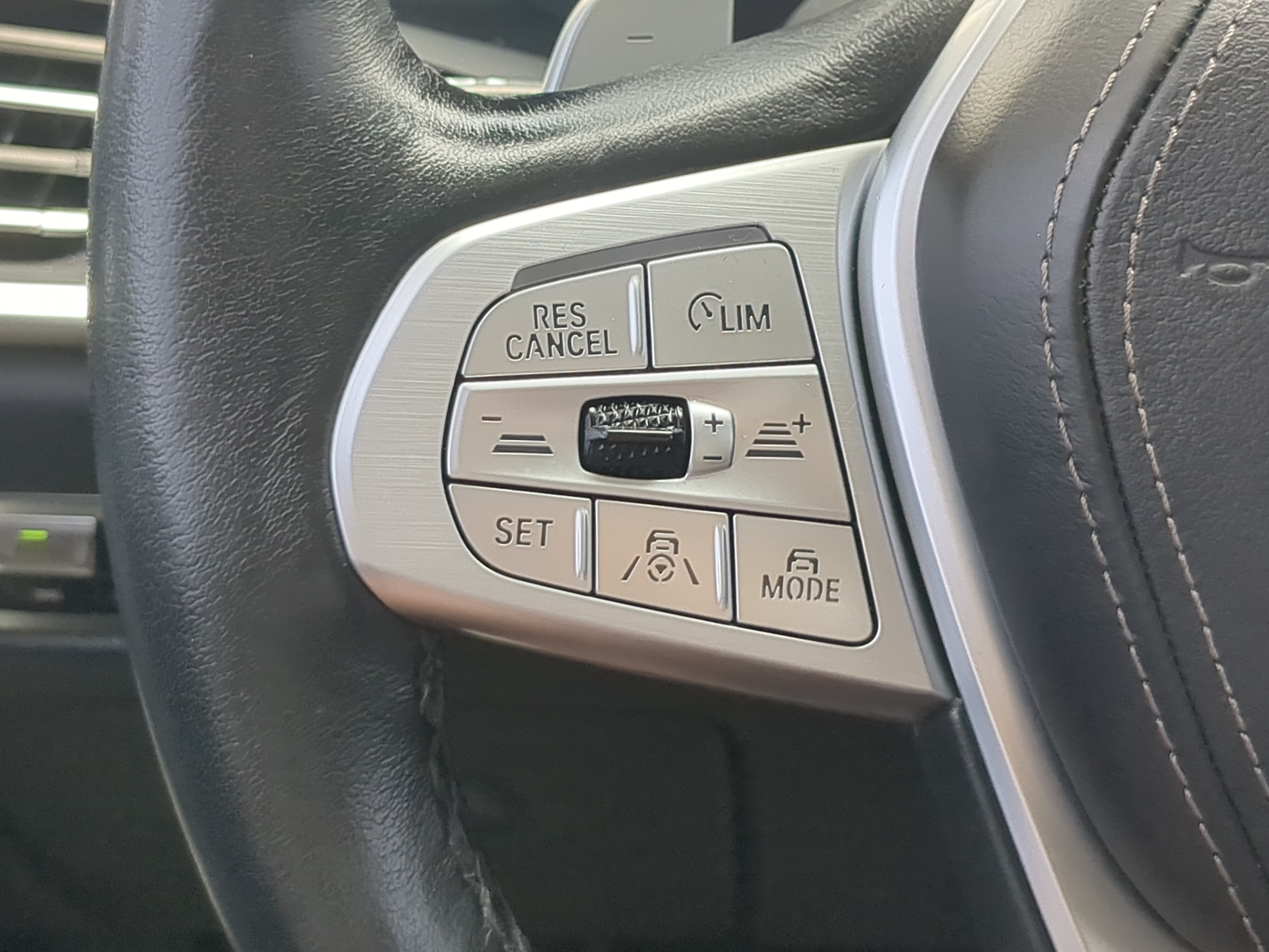 Used 2021 BMW X7 xDrive40i w/ Premium Package AWD/4WD image 24