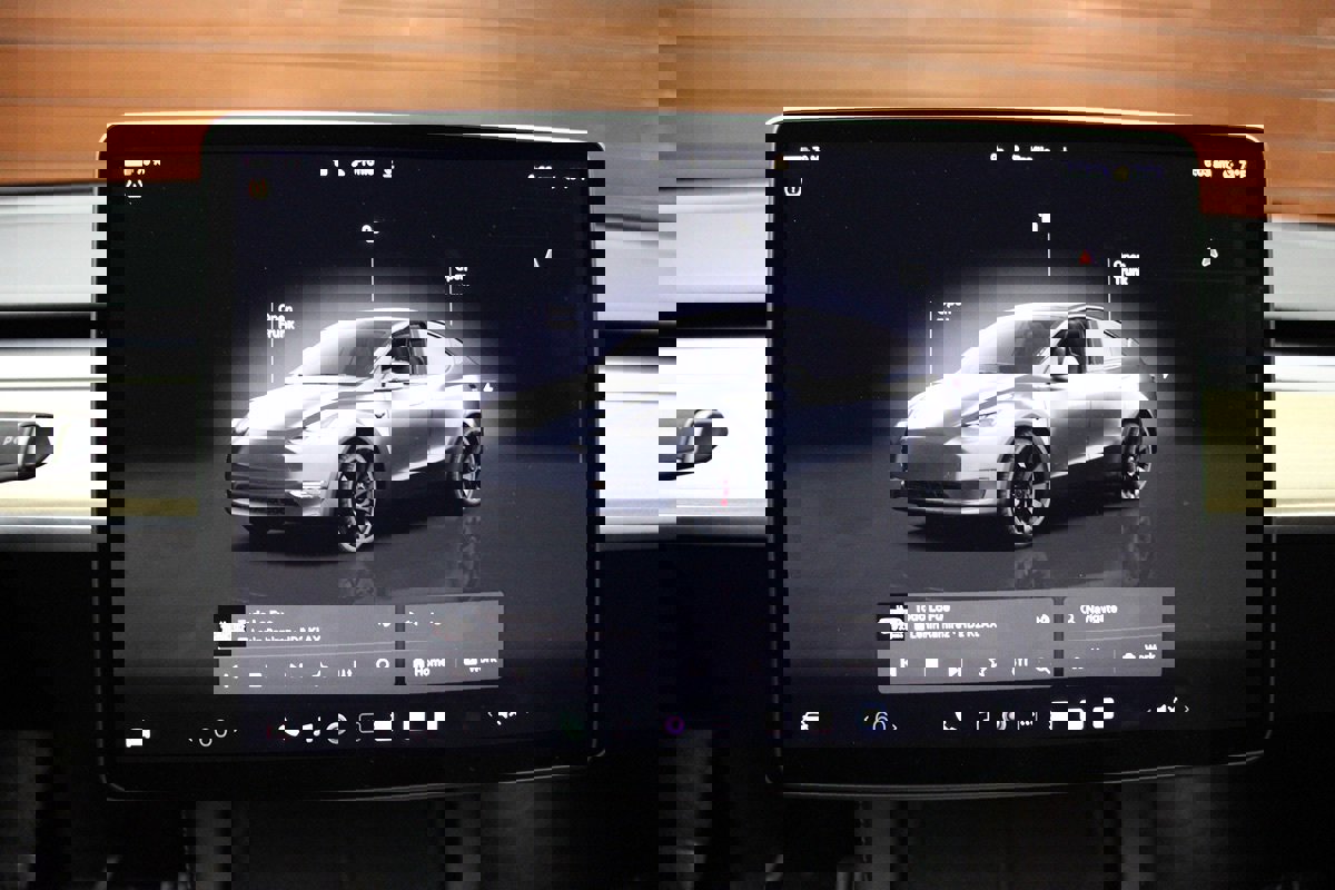 Used 2023 Tesla Model Y Performance image 25