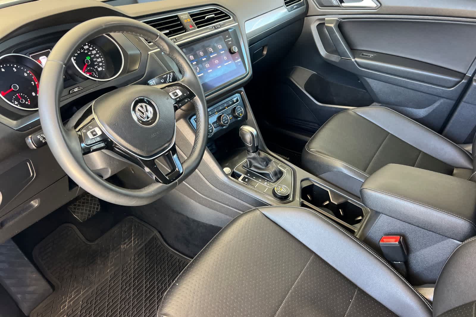 Used 2020 Volkswagen Tiguan SE AWD/4WD image 11