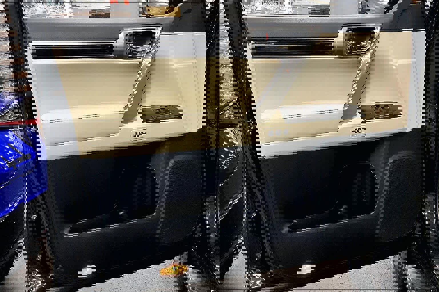 Used 2023 Lexus GX 460 Premium w/ Accessory Package image 22