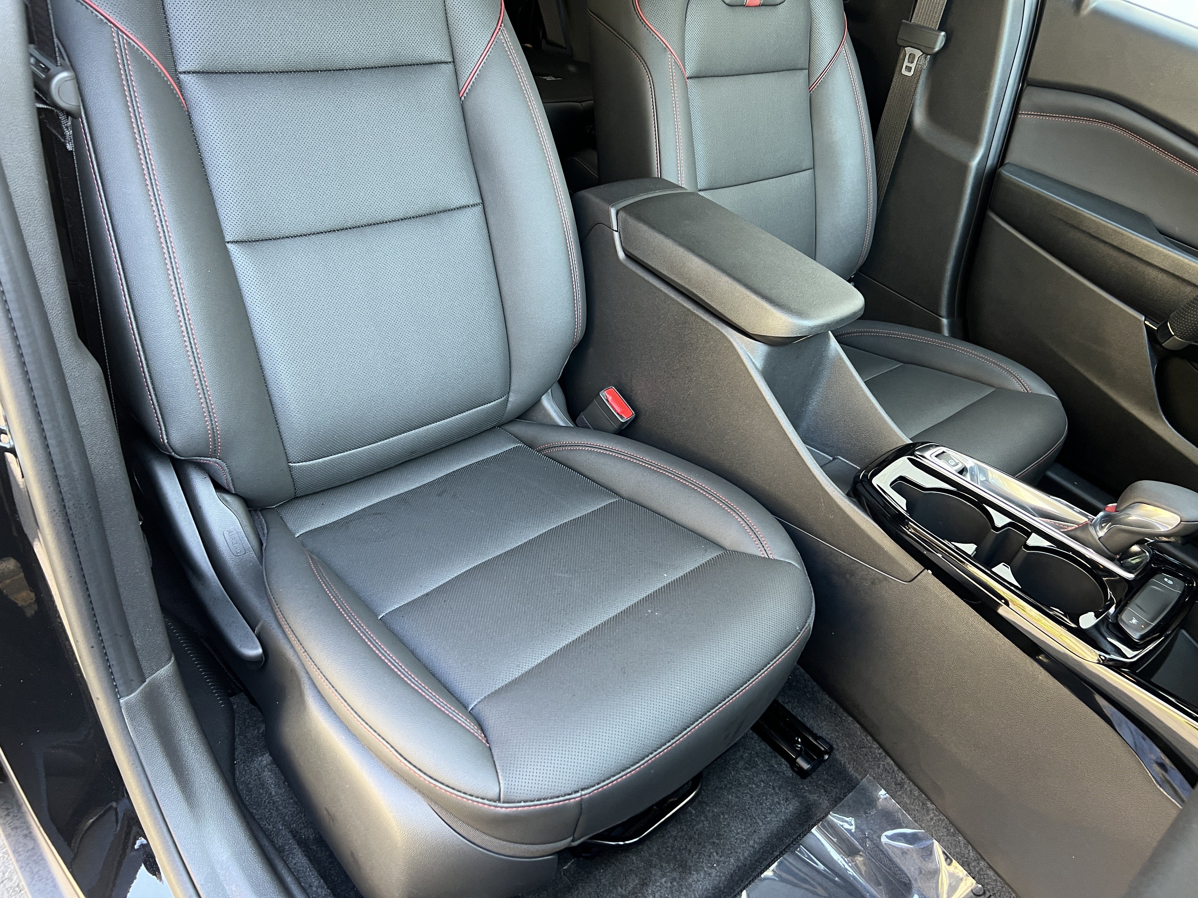 Used 2026 Chevrolet Trax RS FWD image 24