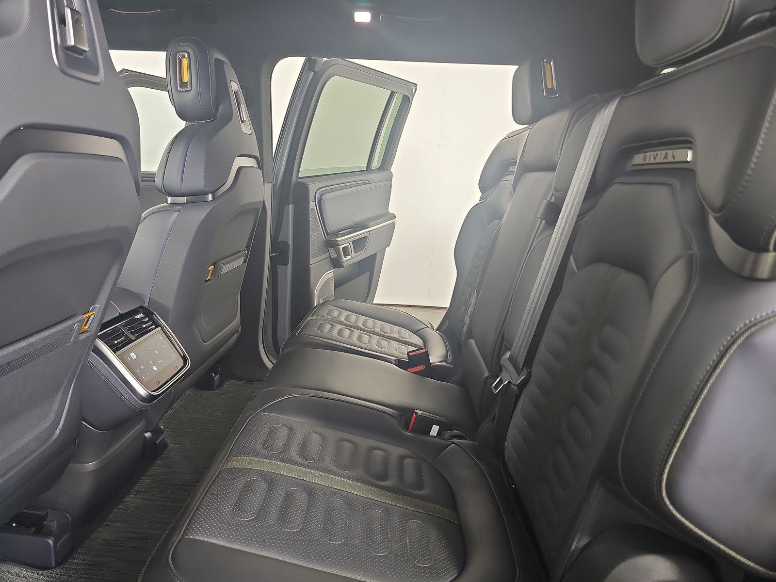 Used 2024 Rivian R1S Adventure AWD/4WD image 21