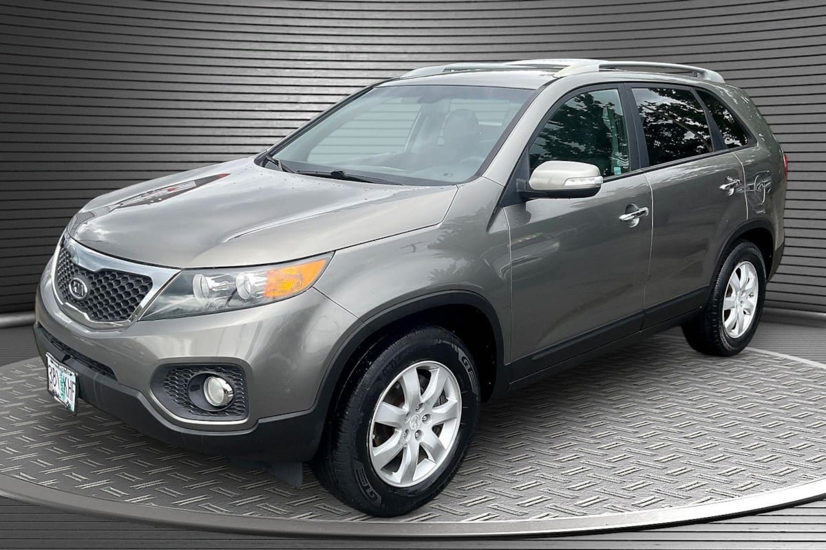 Used 2011 Kia Sorento 2WD w/ Convenience Pkg image 3