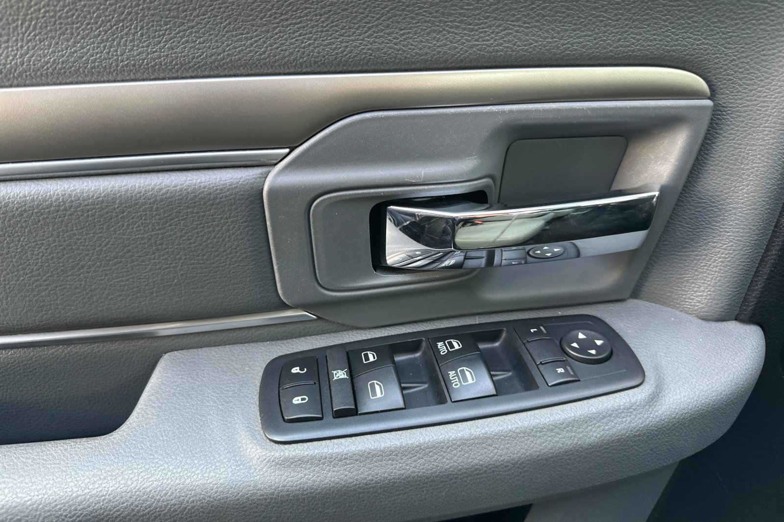 Used 2017 RAM 1500 Classic SLT image 11