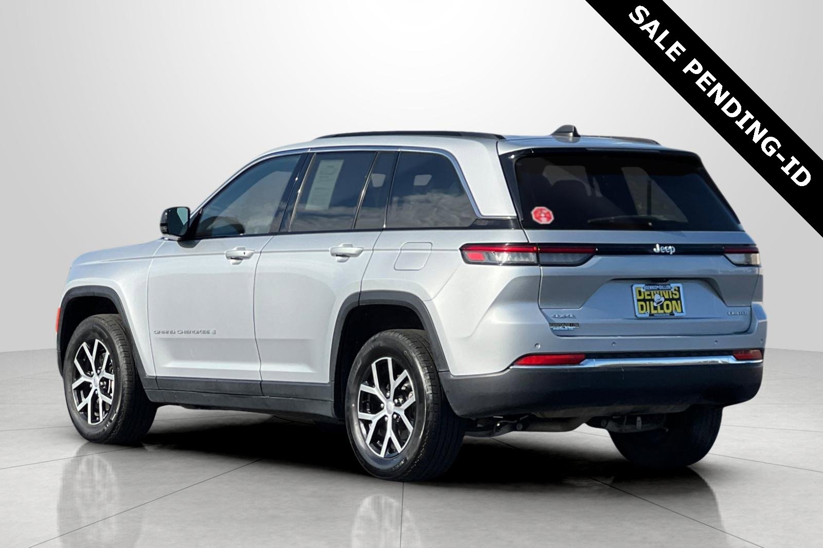 Used 2024 Jeep Grand Cherokee Limited image 7
