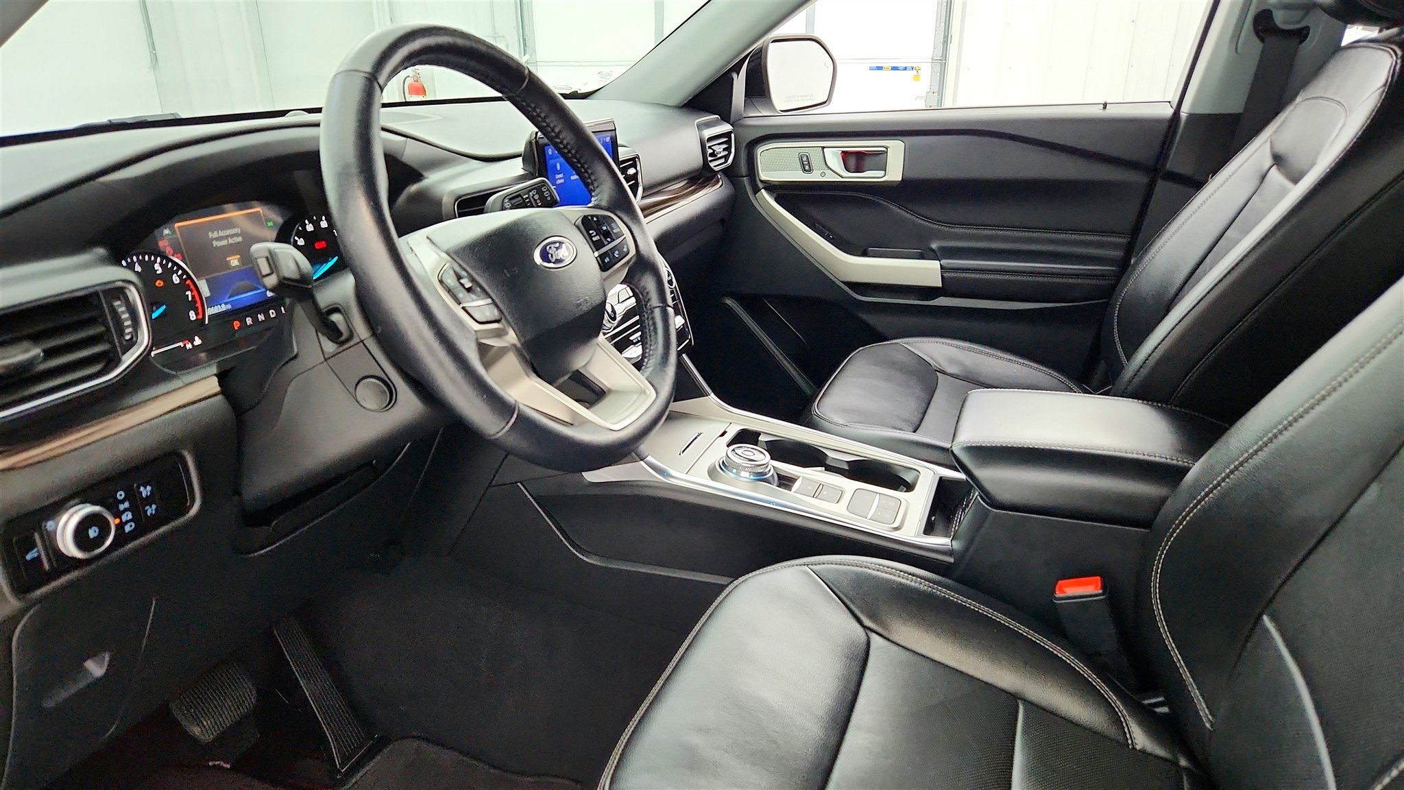 Used 2023 Ford Explorer Limited w/ Equipment Group 301A image 9