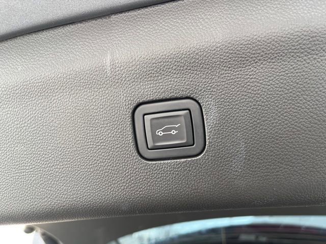 Used 2024 Buick Enclave Essence w/ Experience Buick Package image 9