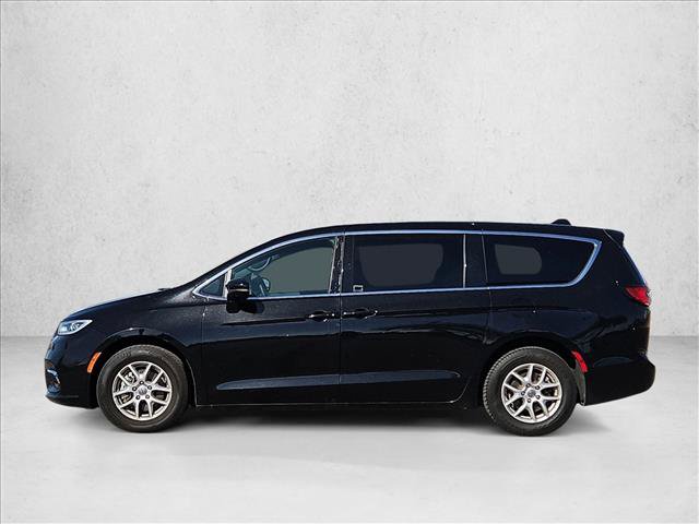 Used 2025 Chrysler Pacifica Select FWD image 8